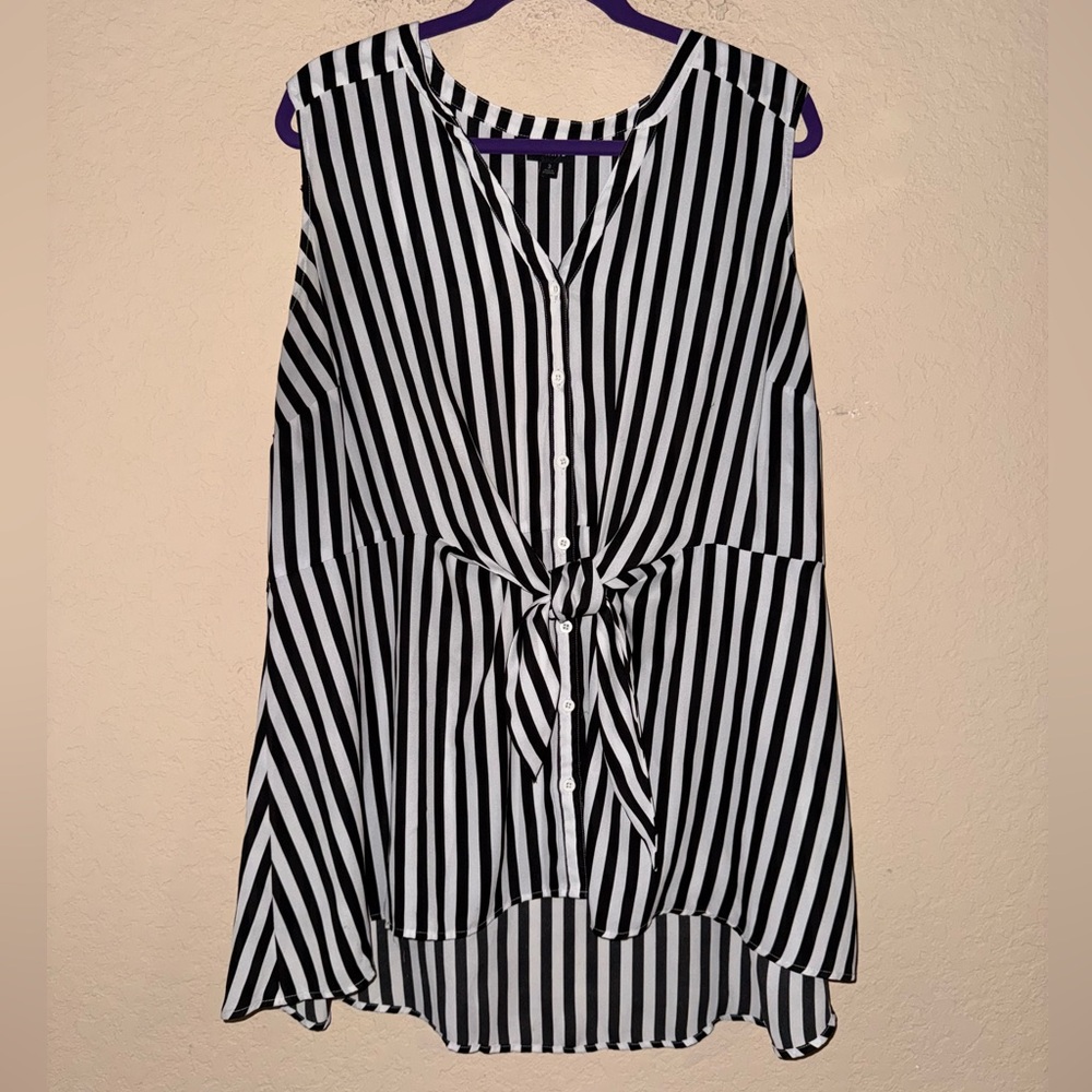 Torrid Peplum Georgette Button-Front Tie-Front Blouse - Picture 2 of 8